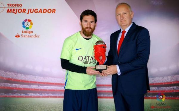 لیونل مسی بازیکن ماه لالیگا شد عکس