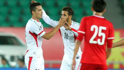  بدرقه ملى پوشان جوان توسط مهاجم پرسپولیس