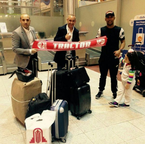 بدرقه ادینیو توسط هواداران تراکتور عکس