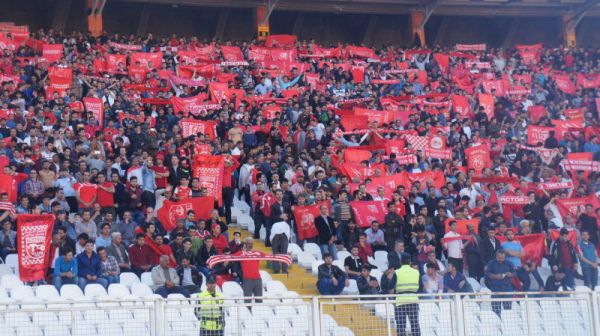 واکنش هواداران تراکتور به مربیگری نکونام چیست