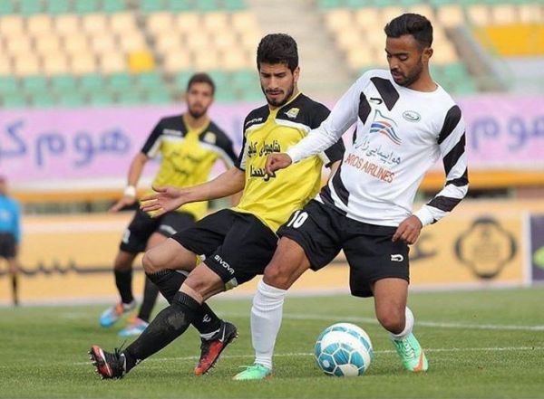  فرید کریمی به صنعت نفت آبادان پیوست