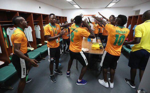  حرکات عجیب آفریقایی‌ها پیش از دیدار با ایران عکس