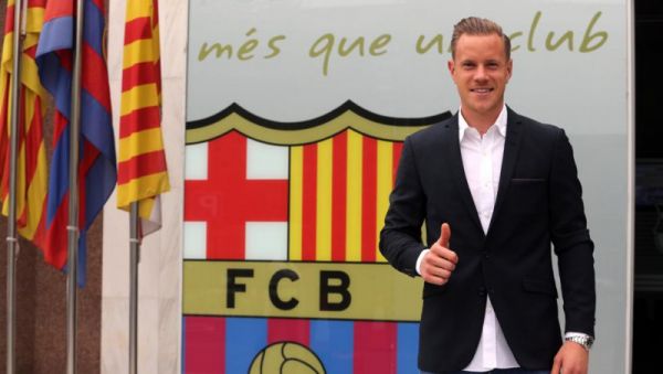 سنگربان بارسلونا تا سال 2022 تمدید کرد عکس