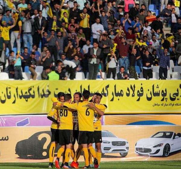 مذاکره سپاهان با یک مدافع جوان