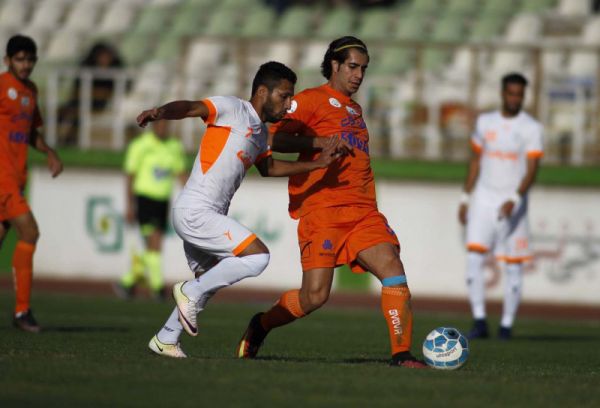 کوروشی عجله ای برای بستن قرارداد ندارم