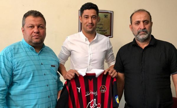  سیاه جامگان با مدافع سابق خود توافق کرد