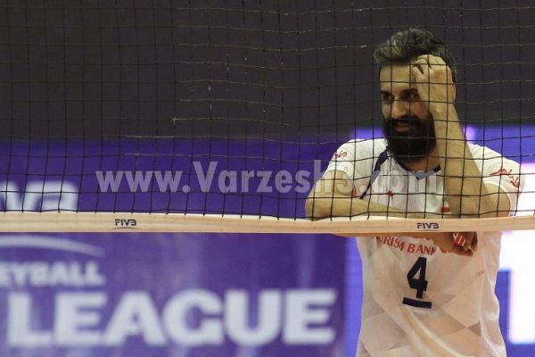 نگاه های معنی دار معروف به ستاره بلژیکی عکس