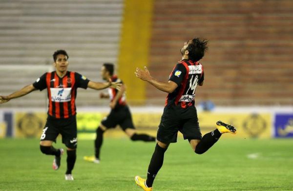  علی‌عسگر  حال سیاه‌جامگان با پول خوب می‌شود