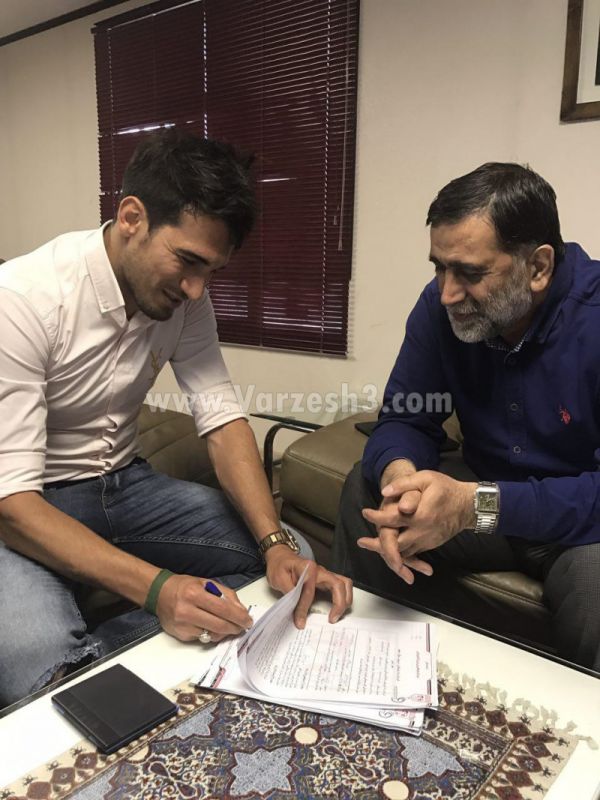  فرزاد حاتمی با تراکتور تمدید کرد عکس