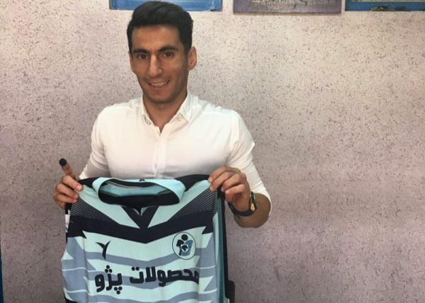  مدافع پیکان قراردادش را تمدید کرد