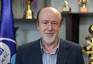 افتخاری نقل و انتقالات استقلال با آرامش دنبال میشود