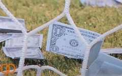  بارش دلار تقلبی بر سر دوناروما