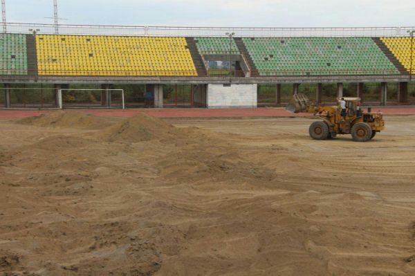 ادامه عملیات عمرانی ورزشگاه سردار جنگل عکس