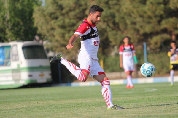 همدردی قلعهنویی و بازیکنان ذوبآهن با هادی محمدی