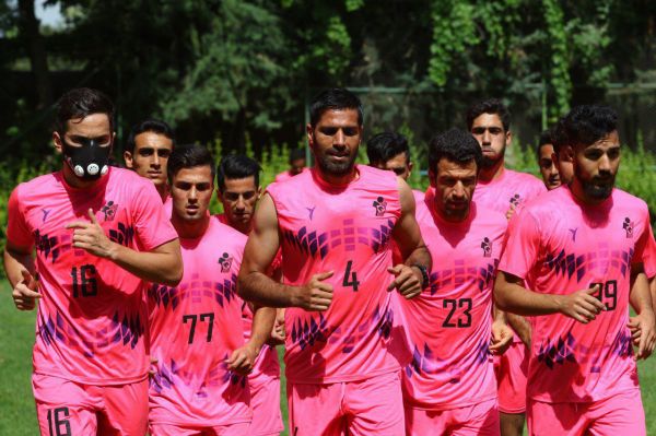  پیکان 97، تیم بدون مهاجم نوک لیگ