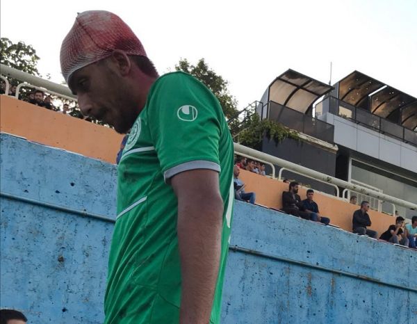 بازیکن ماشینسازی به بیمارستان منتقل شد عکس