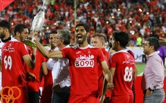 عکس نوشت جام قهرمانی و چپ پاهای پرسپولیس