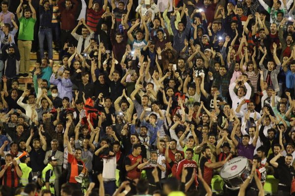 ورزشگاه دیدار سیاهجامگان - ذوبآهن مشخص نیست