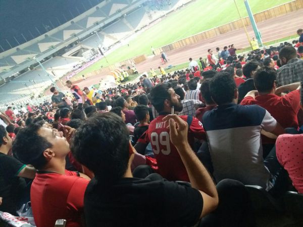 استعمال دخانیات در ورزشگاه آزادی ، آزاد