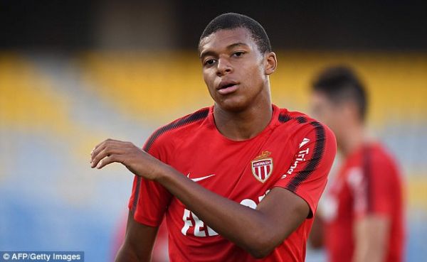 امباپه در موناکو ماندنی شده عکس