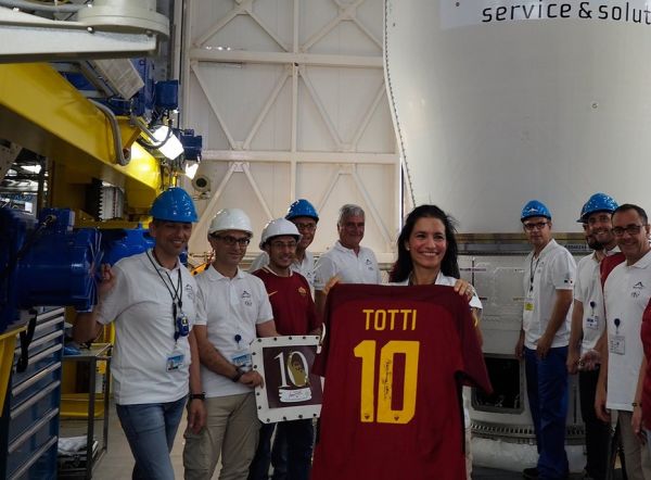  پیراهن فرانچسکو توتی راهی فضا شد  عکس