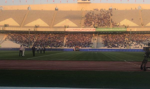 استقبال خوب از بازی استقلال- تراکتور عکس