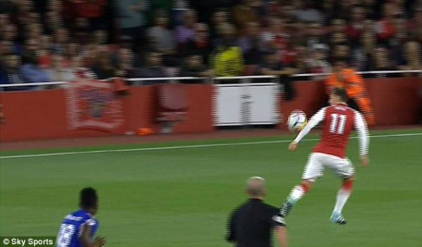  گل سوم آرسنال مردود بود   عکس