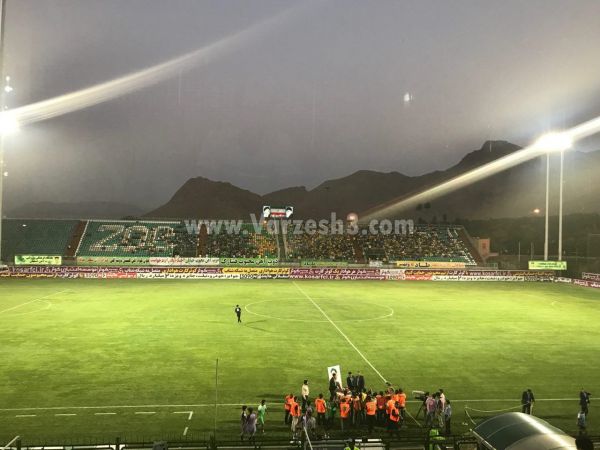 استقبال 2 هزار نفری از داربی اصفهان عکس