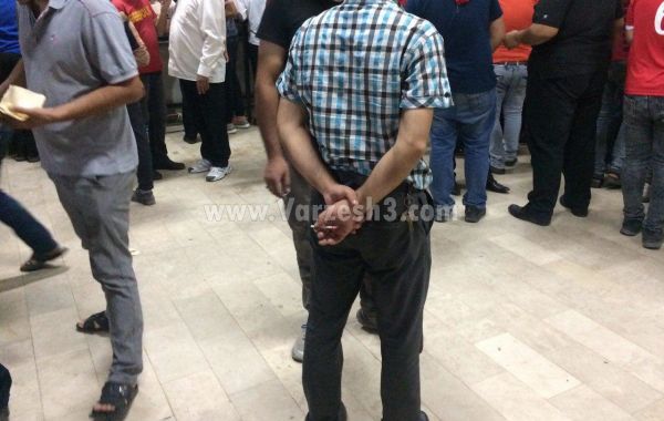  سیگار در ورزشگاه یادگار امام ممنوع نیست  عکس