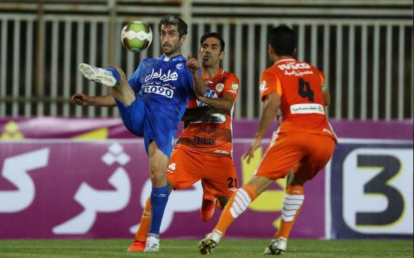 مشکلات حضور 2 هافبک بازیساز در استقلال عکس