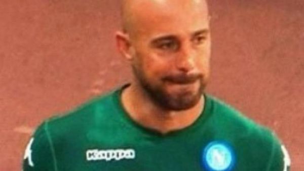 وداع اشکبار په په رینا با هواداران ناپولی عکس