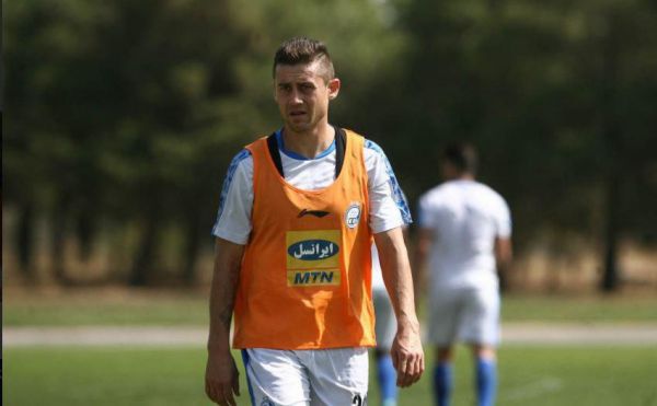  چپاروف خط هافبک استقلال را کامل کرد