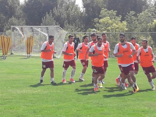 علی کریمی در اولین تمرین پس از عقد قرارداد عکس