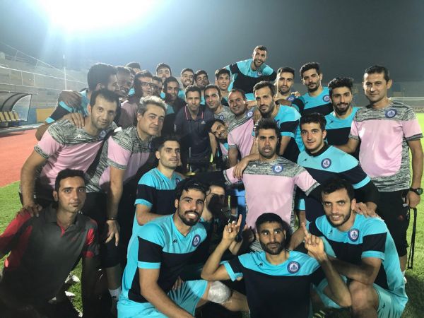 تقدیر بازیکنان پارس جنوبی از تارتار عکس