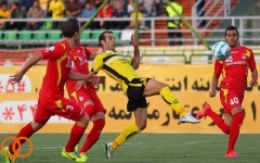  تساوی بدون گل سپاهان و فولاد در پایان نیمه اول