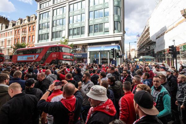 تاخیر یک ساعته در دیدار آرسنال-کلن عکس