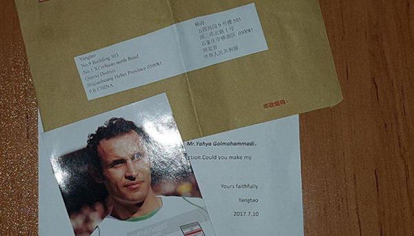 هوادار چینی در آرزوی امضای یحیی گل محمدی عکس