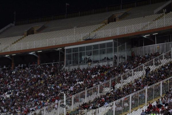  قطع برق در ورزشگاه یادگار امام تبریز