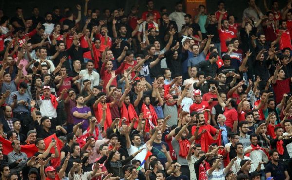  پرشورها پشت تراکتور را خالی نکردند  عکس