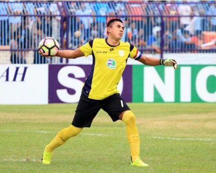  تراژدی در فوتبال اندونزی؛ مرگ گلر در هنگام بازی