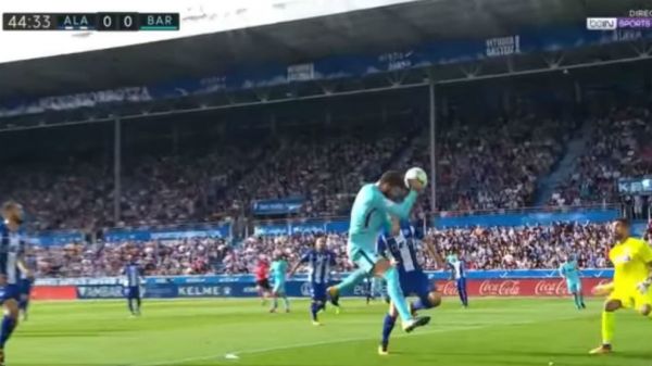  آمار عجیب جرارد پیکه در دریافت کارت قرمز عکس