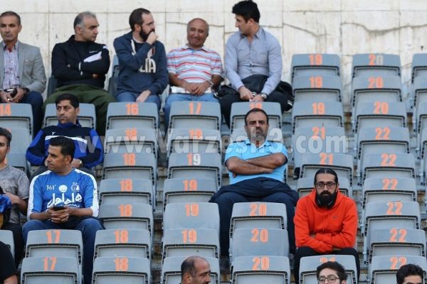  آنالیزور پرسپولیس تماشاچی بازی استقلال ـ نساجی