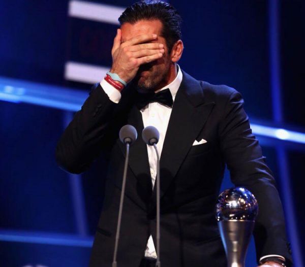 جانلوئیجی بوفون بهترین دروازه بان دنیا شد عکس