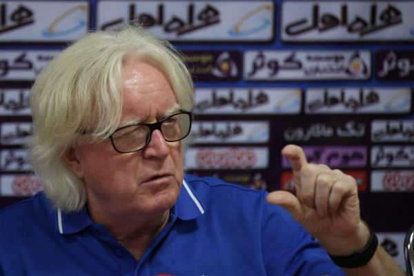  لیست نیازمندی‌های شفر روی میز افتخاری