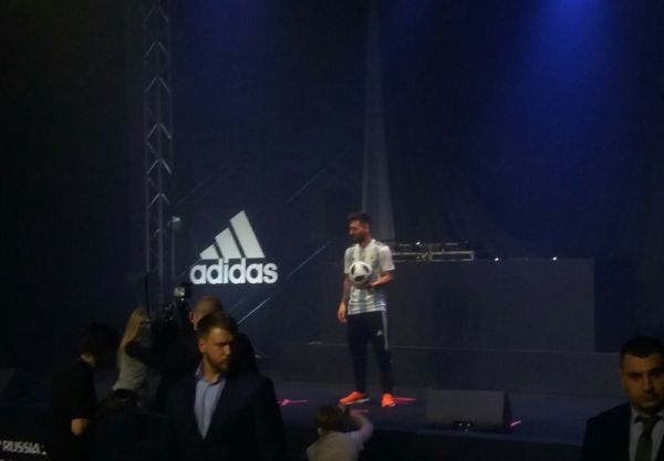  رونمایی از توپ جام جهانی 2018 روسیه با حضور مسی