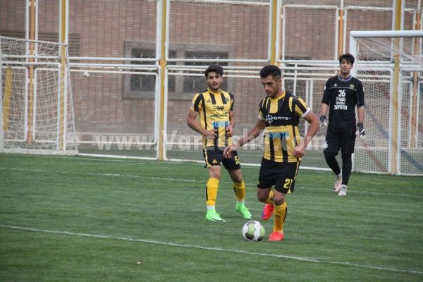 هافبک سپاهان پس از ماهها پا به توپ شد عکس