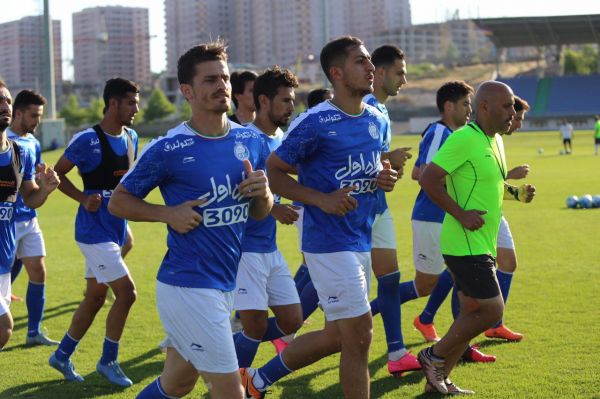 وریا غفوری مصدوم نیست