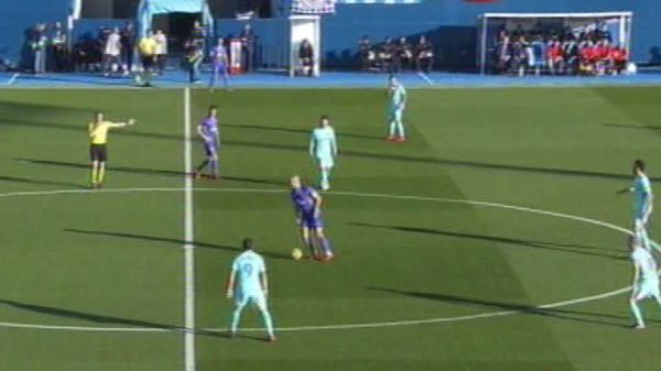 اشتباه خنده دار مهاجم لگانس برابر بارسلونا عکس