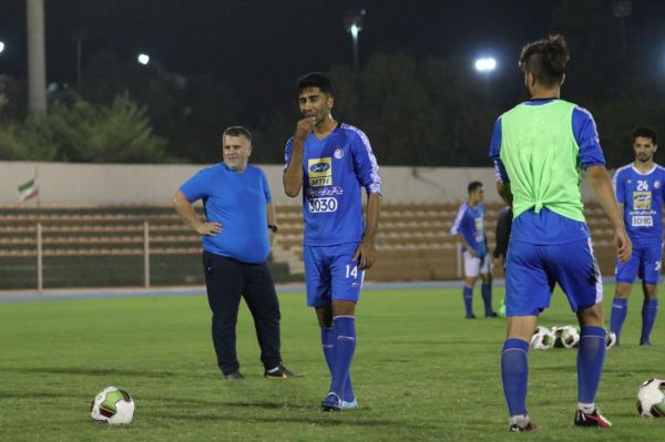 فریاد مربی استقلال با مسوولیت باشید