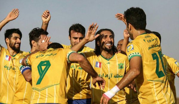 یزله برای اولین ٩ امتیاز خوزستان عکس